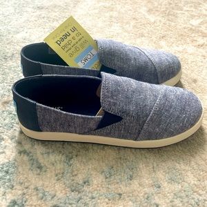 Toms Avalon Navy Slub Chambray slipons